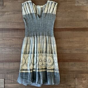 Max Studio Metallic Silver & Grey Pleated Stretchy Fit & Flare Dress Small